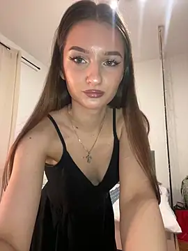 Green eyes lady online show from 10, 2, 2026