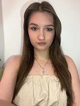 Green eyes lady online show from 23, 4, 2026