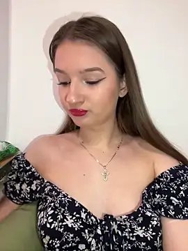 Green eyes lady online show from 4, 5, 2026