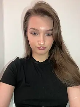Green eyes lady online show from 8, 5, 2026