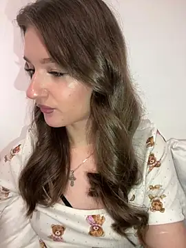 Green eyes lady online show from 1, 2, 2026