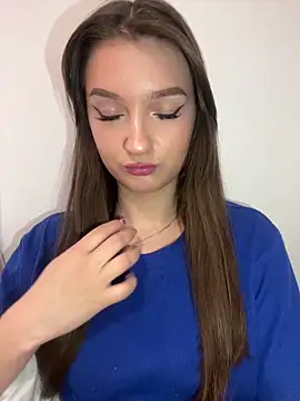 Green eyes lady online show from 16, 2, 2026