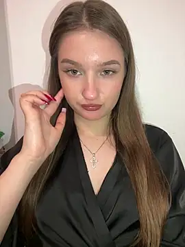 Green eyes lady online show from 7, 5, 2026