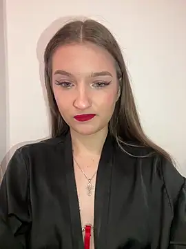 Green eyes lady online show from 14, 2, 2026