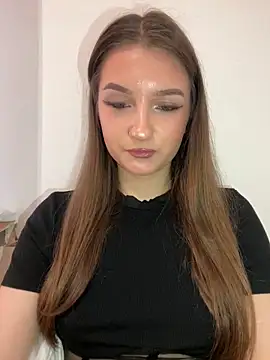 Green eyes lady online show from 21, 3, 2026