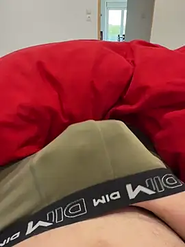 petitsexe52 online show from 6, 3, 2026