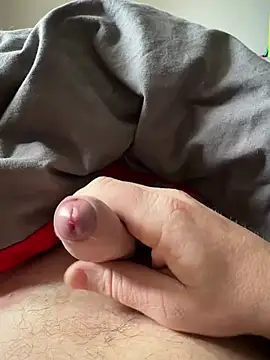 petitsexe52 online show from 10, 2, 2026