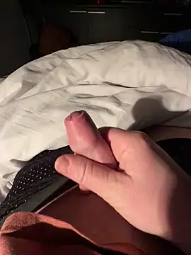 petitsexe52 online show from 1, 3, 2026