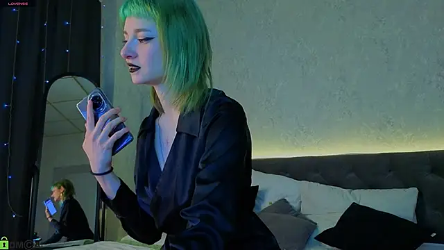 Scarle Whisper online show from 12, 4, 2026