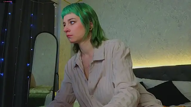 Scarle Whisper online show from 5, 4, 2026