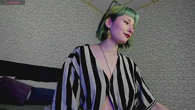 Snapshot of Scarle_Whisper chatting on 12, 5, 2026 Scarle Whisper online show from 12, 5, 2026