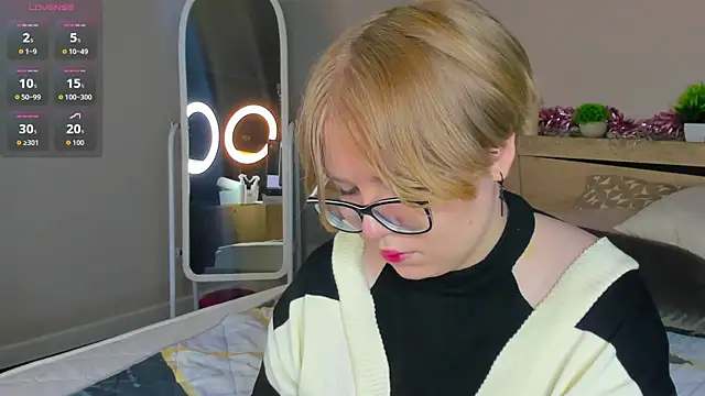 Lauraaa Smith online show from 2, 3, 2026