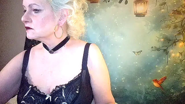Snapshot of Blondie_the_librarian chatting on 29, 4, 2026 Blondie the librarian online show from 29, 4, 2026