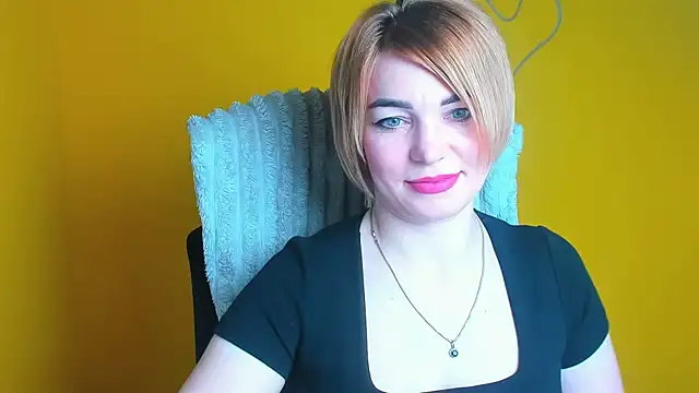 CuttieEmma online show from 12, 4, 2026