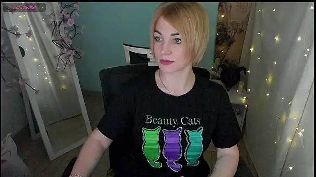 Snapshot of CuttieEmma chatting on 7, 5, 2026 CuttieEmma online show from 7, 5, 2026