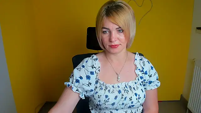 Snapshot of CuttieEmma chatting on 23, 7, 2026 CuttieEmma online show from 23, 7, 2026