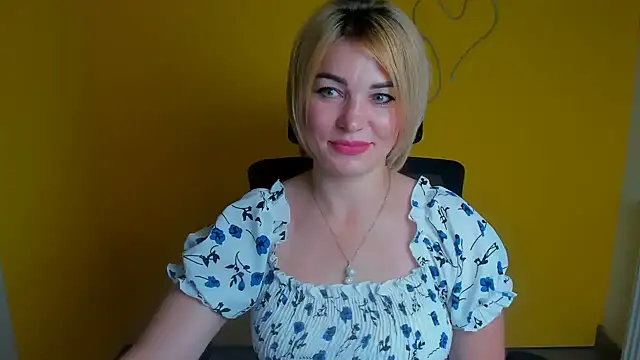 Snapshot of CuttieEmma chatting on 3, 8, 2026 CuttieEmma online show from 3, 8, 2026