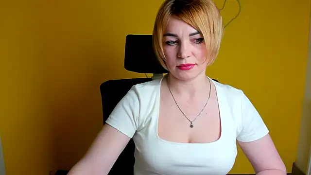 Snapshot of CuttieEmma chatting on 28, 4, 2026 CuttieEmma online show from 28, 4, 2026