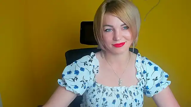 Snapshot of CuttieEmma chatting on 11, 7, 2026 CuttieEmma online show from 11, 7, 2026