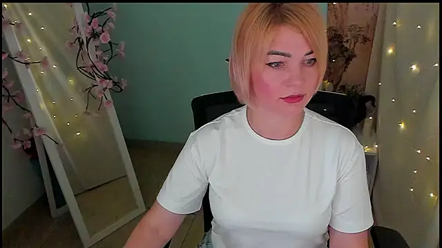 Snapshot of CuttieEmma chatting on 19, 6, 2026 CuttieEmma online show from 19, 6, 2026