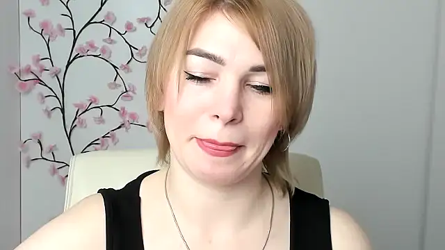 CuttieEmma online show from 8, 2, 2026