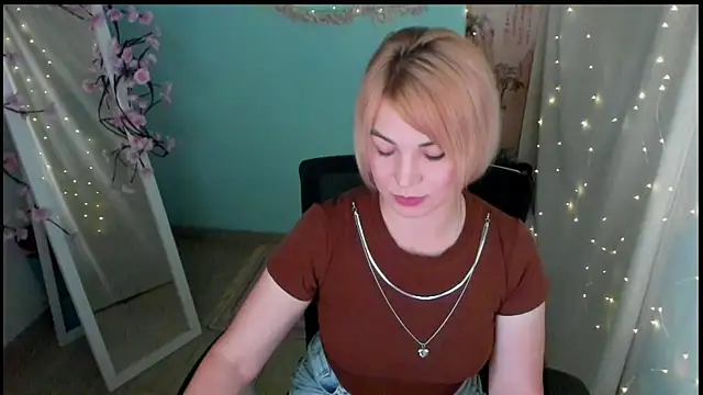 Snapshot of CuttieEmma chatting on 16, 6, 2026 CuttieEmma online show from 16, 6, 2026