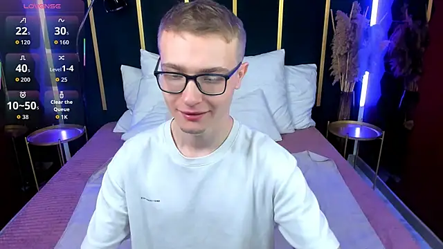 Snapshot of Emmit_Barker chatting on 5, 5, 2026 Emmit Barker online show from 5, 5, 2026
