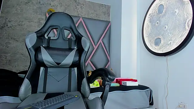 Emily-Queen03 online show from 19, 2, 2026