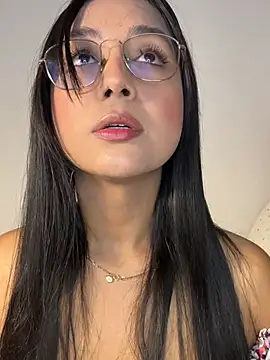 Lucianaaguzman online show from 6, 3, 2026