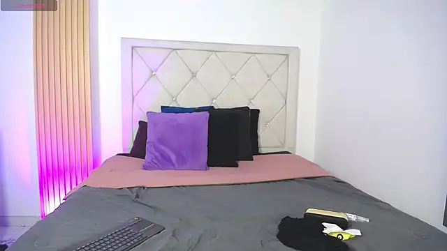 Luna Millers online show from 22, 4, 2026