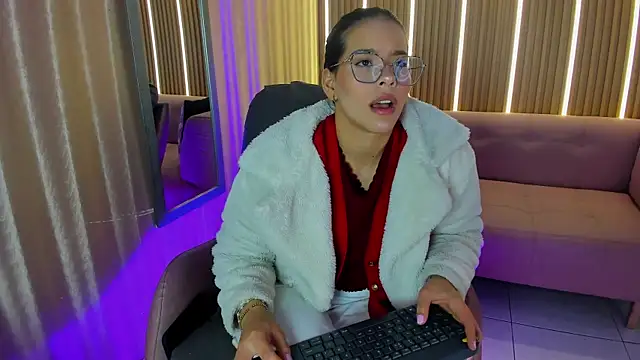 Snapshot of Luna_Millers chatting on 9, 5, 2026 Luna Millers online show from 9, 5, 2026