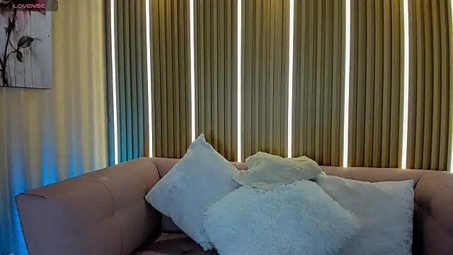Snapshot of Luna_Millers chatting on 4, 6, 2026 Luna Millers online show from 4, 6, 2026