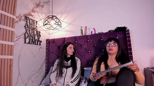 Valkiria-and-Dione online show from 5, 2, 2026