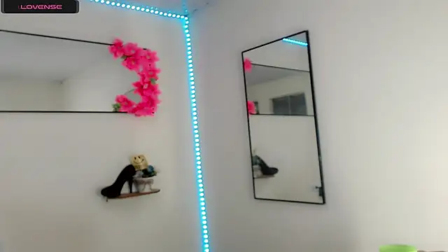 NathalialLooes online show from 17, 4, 2026