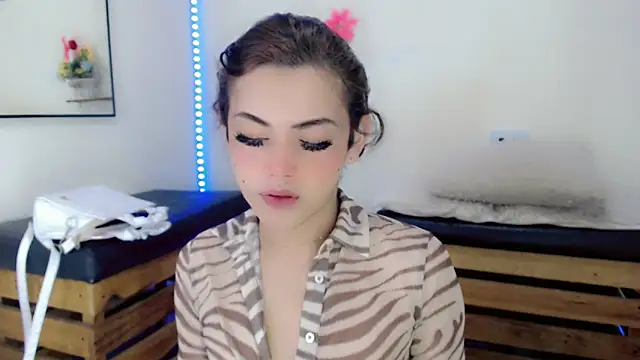 Snapshot of NathalialLooes chatting on 13, 5, 2026 NathalialLooes online show from 13, 5, 2026