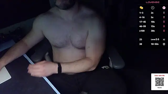 Snapshot of under_the_desk40 chatting on 14, 5, 2026 under the desk40 online show from 14, 5, 2026