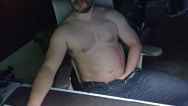 under the desk40 online show from 23, 4, 2026