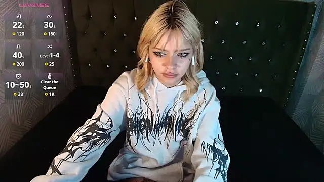 LilytReinolds online show from 8, 3, 2026