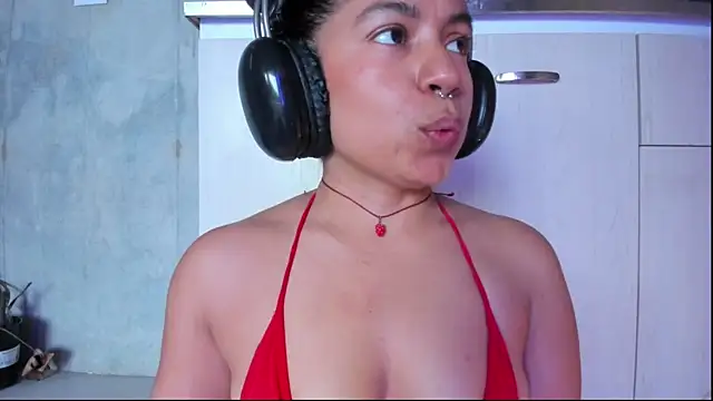 Snapshot of chiarafustox chatting on 2, 8, 2026 chiarafustox online show from 2, 8, 2026