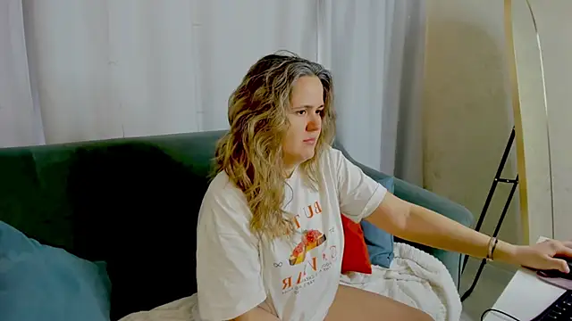 LilyBel online show from 17, 4, 2026