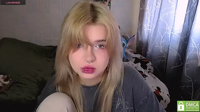 Snapshot of MoonlightGrace chatting on 17, 4, 2026 MoonlightGrace online show from 17, 4, 2026