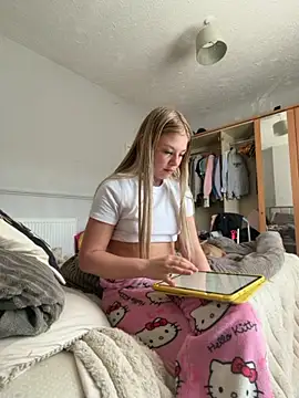 Paige love online show from 19, 4, 2026