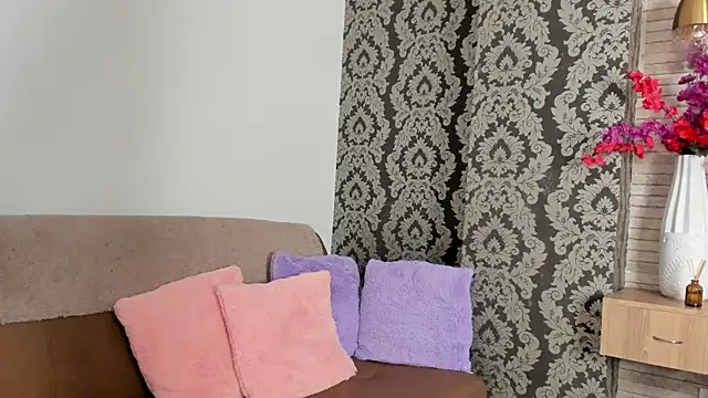 Charlotte-Wright online show from 8, 2, 2026