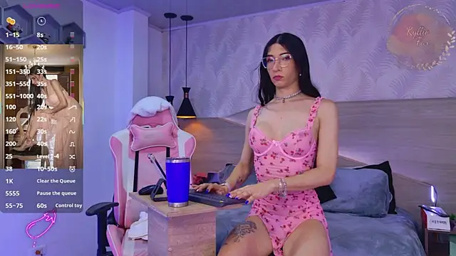 kylliefox  online show from 12, 6, 2026