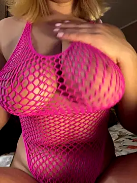 Snapshot of Best-B00bs chatting on 5, 10, 2025 Best-B00bs online show from 5, 10, 2025