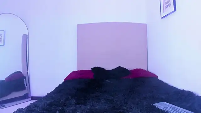 im tiffany  online show from 19, 2, 2026