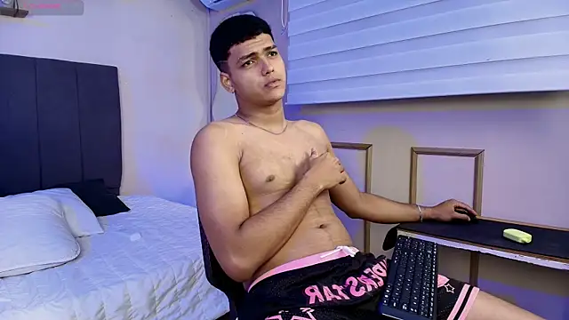 Snapshot of Keinner_BigDick chatting on 19, 7, 2026 Keinner BigDick online show from 19, 7, 2026