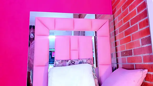 Baby doll XOXO online show from 25, 2, 2026