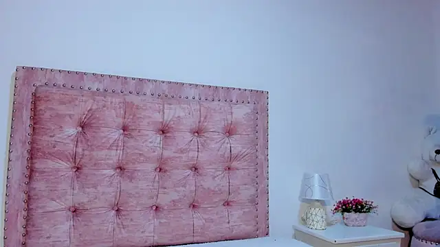 Jennifer Lee  online show from 4, 2, 2026