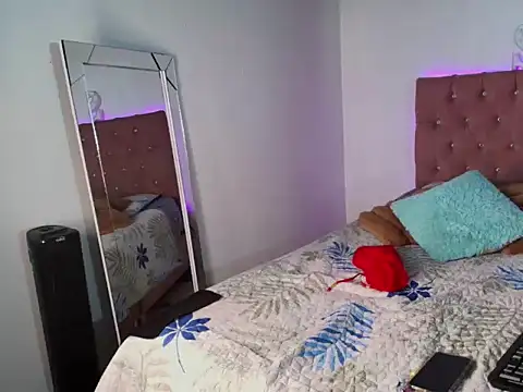 Tiffany pussyhott online show from 3, 2, 2026